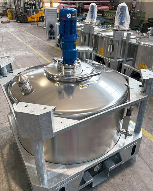 Réservoir inox IPC avec agitateur / mélangeur central sur trappe